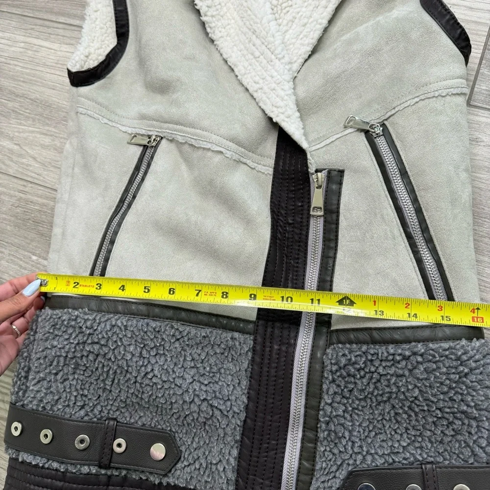 STELLA & Lorenzo Faux Shearling Moto Vest Size XS - Picture 12 of 16
